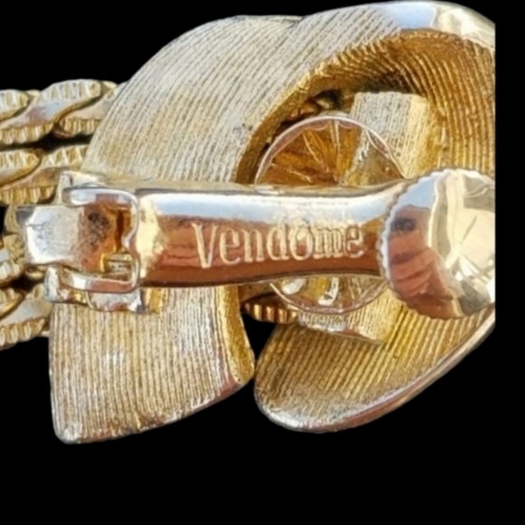 VENDOME RARE VINTAGE GOLDTONED STATEMENT TASSEL CLIP ON EARRINGS - Picture 4 of 5